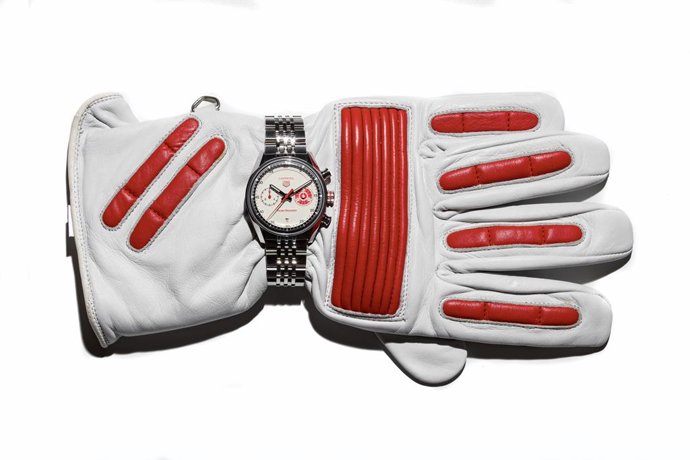 TAG Heuer, Team Ikuzawa y Bamford lanzan el reloj Carrera Chronograph inspirada en el automovilismo.