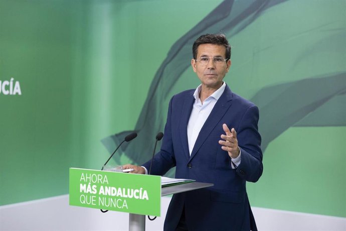Archivo - El portavoz del PSOE-A, Francisco Cuenca, en rueda de prensa. (Foto de archivo).