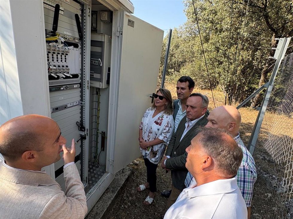 El viceconsejero de Transformación Digital e Inteligencia Artificial, Luis Enrique Ortega, visita el núcleo de La Santa Espina, en Castromonte, Valladolid