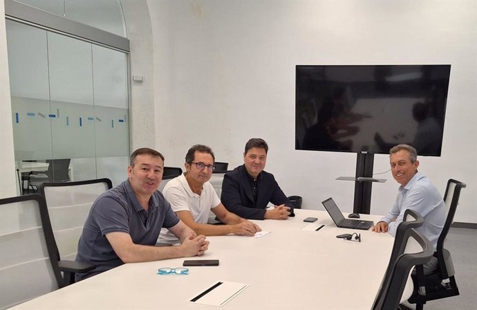 Reunión entre responsables de Endesa y del Ayuntamiento de Linares