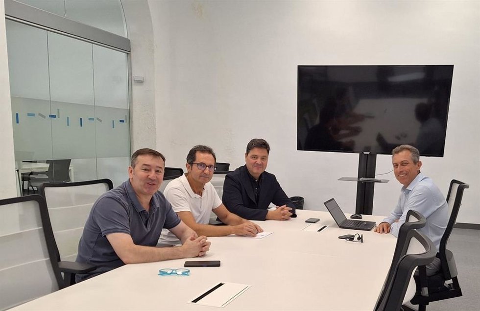 Reunión entre responsables de Endesa y del Ayuntamiento de Linares