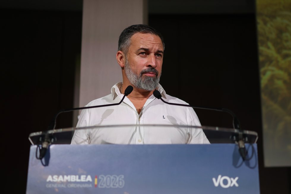 El presidente de Vox, Santiago Abascal, interviene durante la Asamblea Ordinaria de Vox 2026, el auditorio Mutua Madrileña, a 27 de junio de 2026, en Madrid (España).