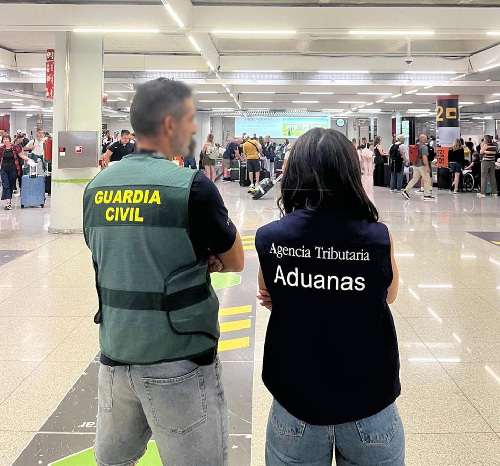 Detenido en el aeropuerto de Palma por introducir tabaco de contrabando valorado en 19.000 euros.