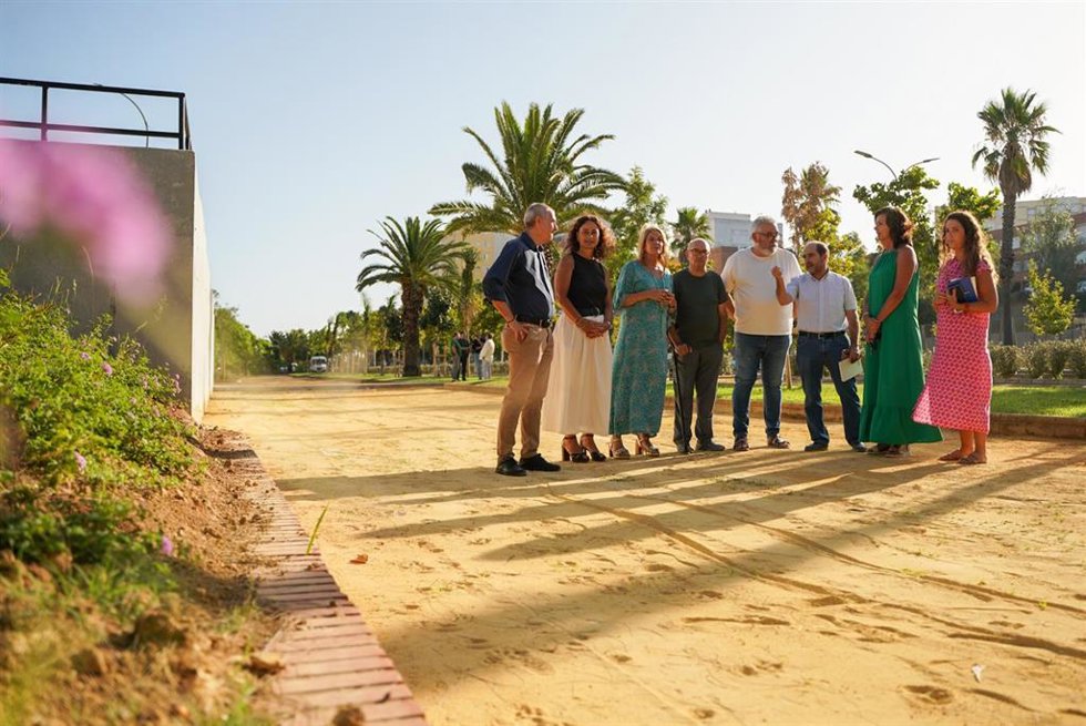 El Ayuntamiento de Huelva culmina el nuevo bulevar verde en Cardeñas.