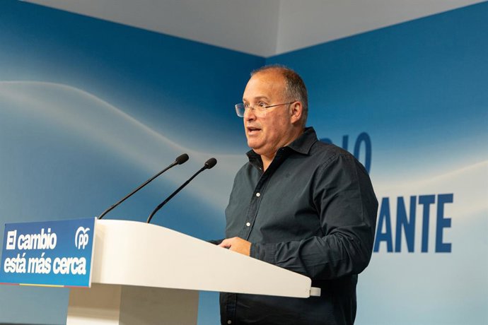 El secretario general del Partido Popular, Miguel Tellado, ofrece una rueda de prensa tras una reunión de los consejeros de Medio Ambiente de las CCAA gobernadas por el PP, en la sede nacional del Partido Popular, a 30 de julio de 2026, en Madrid (España)