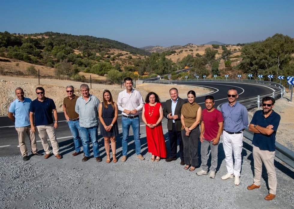 Visita a las obras finalizadas en la carretera entre El Cerro de Andévalo y San Telmo (Huelva).