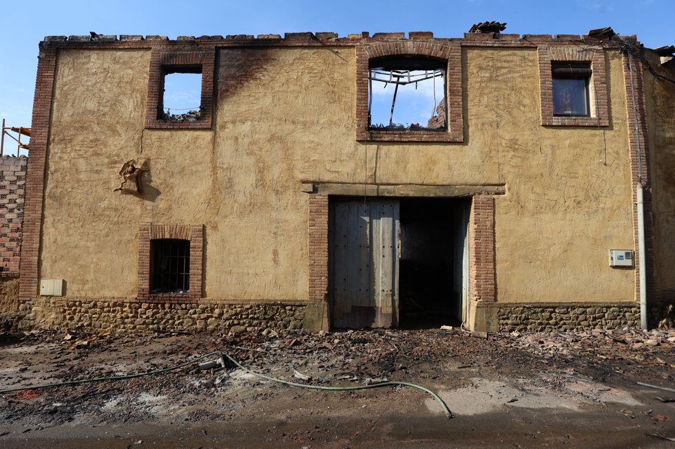 Casa quemada en un incendio forestal, a 30 de julio de 2026, en Castro del Condado, León, Castilla y León (España).