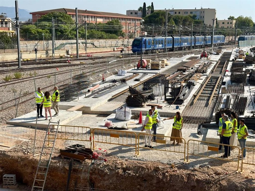 Los SFM adaptan los horarios de agosto por las obras de remodelación de los talleres de Son Rullan.