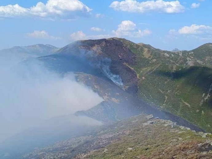 Una imagen de archivo de un incendio forestal en Aller.