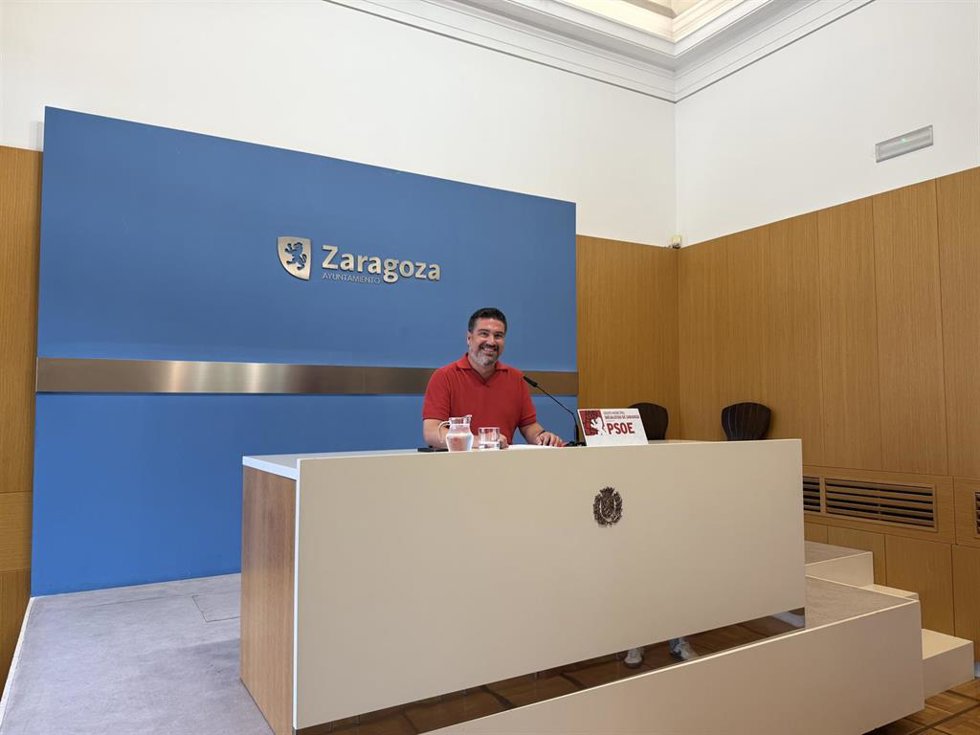 El concejal del PSOE, Horacio Royo, ha reclamado a Chueca que mejore los complementos salariales para equipararlos a los de la Policía Nacional, lo que supondría un desembolso de unos 20.000 euros.