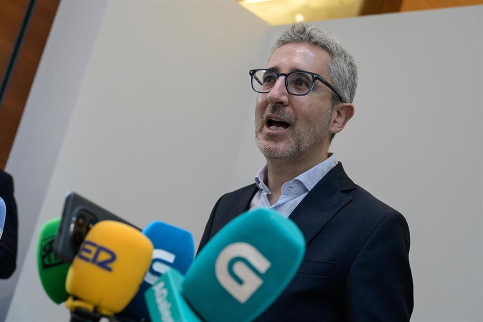 El ministro de Hacienda, Arcadi España, en declaraciones a los medios de comunicación en A Coruña