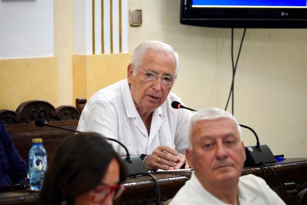 El presidente de Melilla, Juan José Imbroda, interviene este jueves en el Pleno de la Asamblea de Melilla