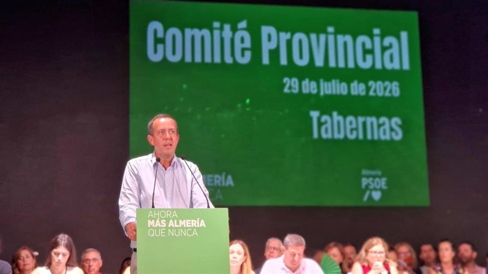El secretario general del PSOE de Almería, José María Martín, durante su intervención en el Comité Provincial celebrado en Tabernas (Almería).