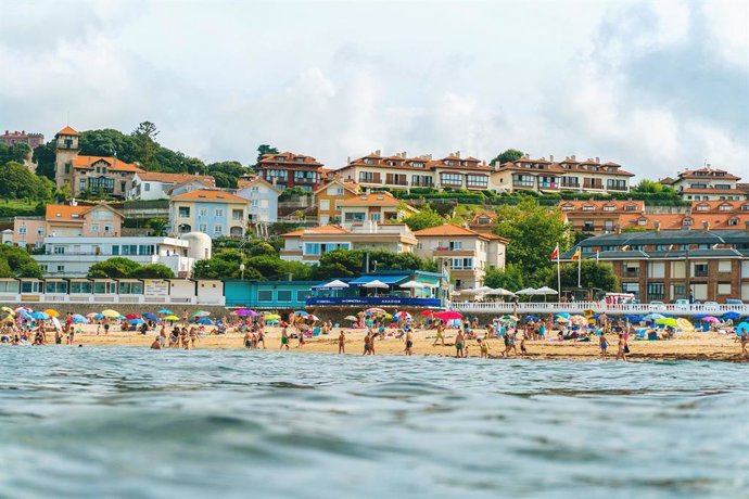 Archivo - Playa de Comillas