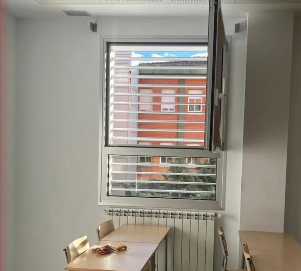 Ventanas y estores en el IES El Astillero
