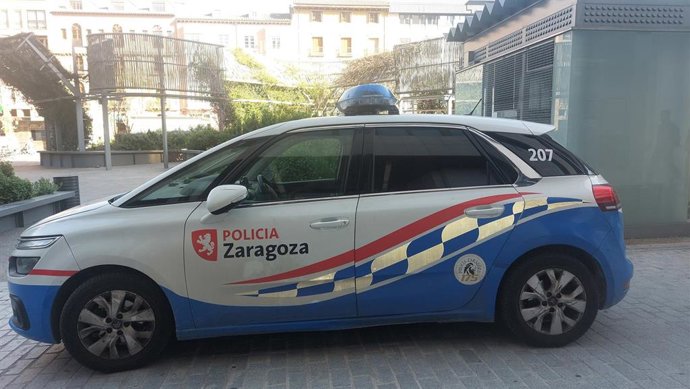 Archivo - Coche de la Policía Local de Zaragoza.