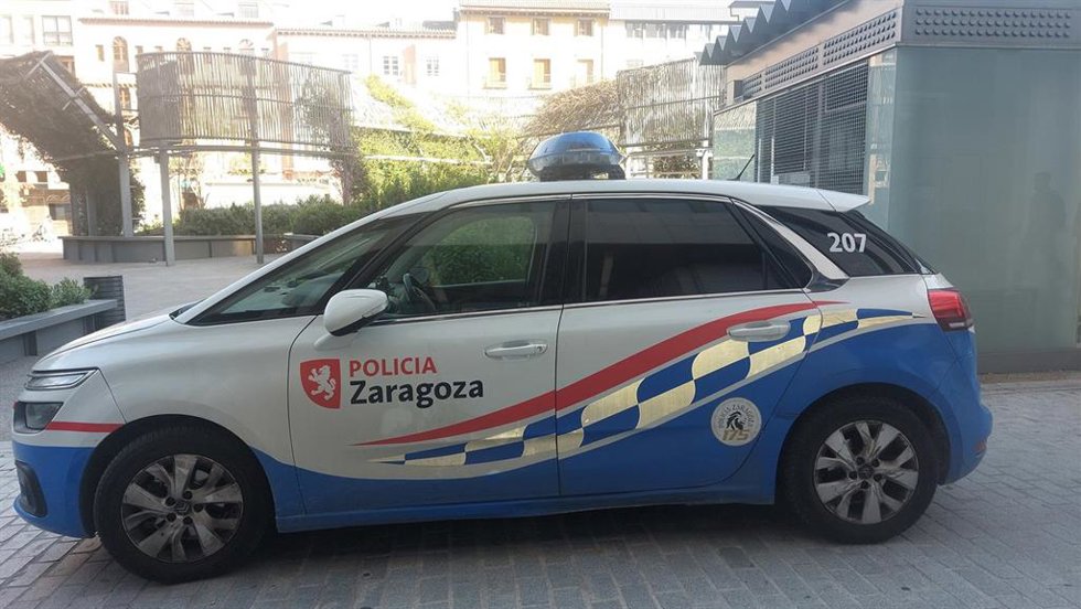 Archivo - Coche de la Policía Local de Zaragoza.