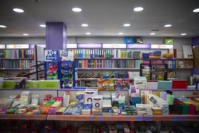 Archivo - Cuadernos y demás material escolar, en la papelería Folder Hermosilla, a 24 de agosto de 2024, en Madrid (España). 