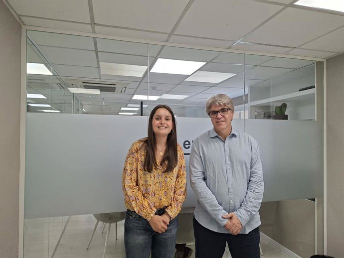 Marcial Muñoz y la periodista Ixchel Gotor Blanco