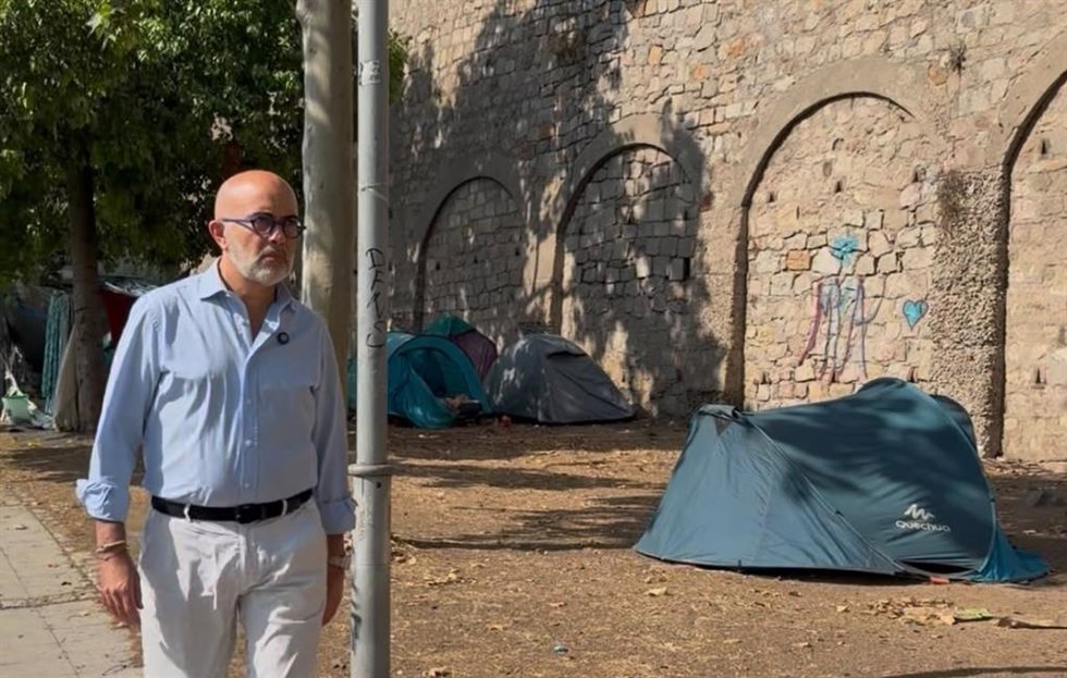 Sirera visita el asentamiento