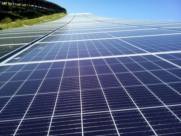 Archivo - Placas solares