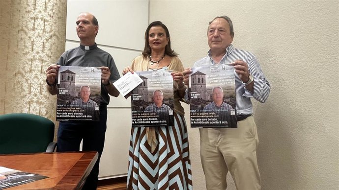 La ecónoma del Arzobispado, Mariola Rilova, junto al delegado de Patrimonio, Raúl Abajo, y el alcalde de Revilla de Herrán, José Antonio Fernández, en la presentación de 'Protemplos 2026'