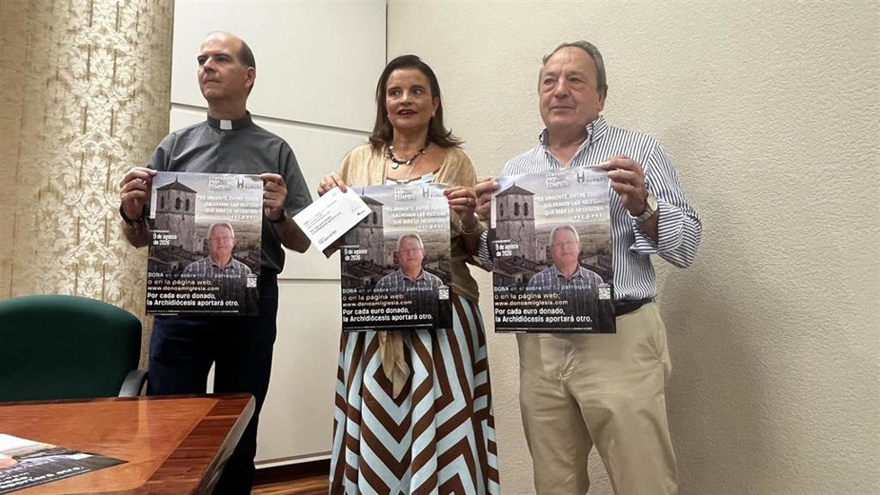 La ecónoma del Arzobispado, Mariola Rilova, junto al delegado de Patrimonio, Raúl Abajo, y el alcalde de Revilla de Herrán, José Antonio Fernández, en la presentación de 'Protemplos 2026'