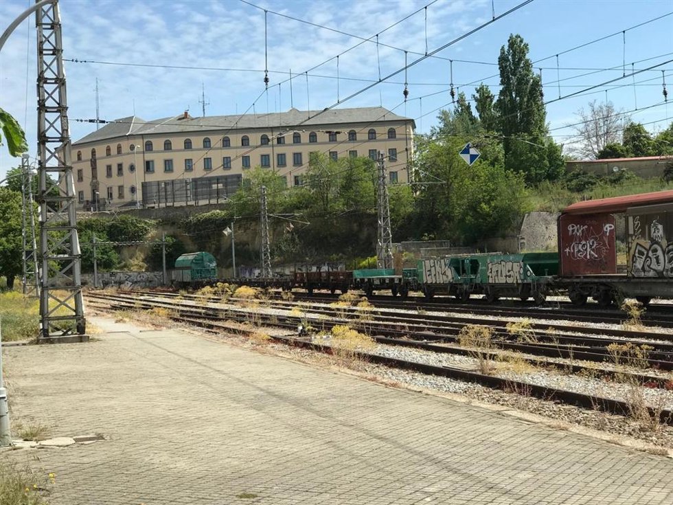Final de vías en la antigua estación de tren