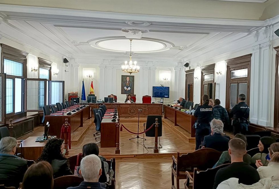 Archivo - Imagen del juicio celebrado en la Audiencia Provincial de León en mayo de 2025 por el asesinato de una anciana en la residencia Virgen del Camino de León capital.