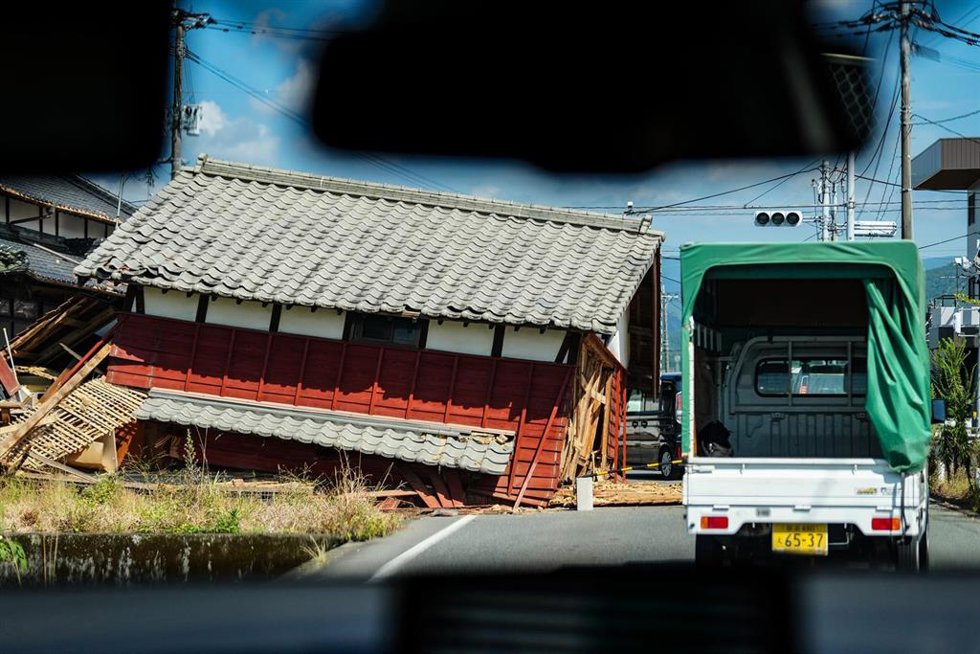 Casa dañada en Kumamoto tras el terremoto que deja al menos 34 muertos.