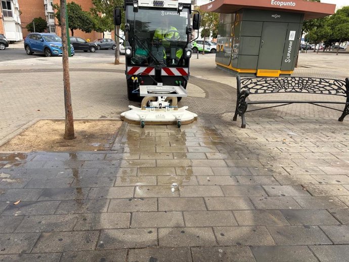 Nueva máquina barredora con agua a presión.