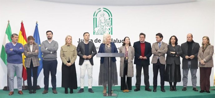 Archivo - Mercedes Colombo junto a los delegados territoriales de la Junta en el último mandato.
