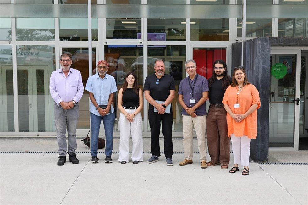 Reunión entre investigadores del CITIC de la UDC y el MIT sobre el proyecto para transformar residuos del lúpulo en materiales sostenibles, a 30 de julio de 2026.