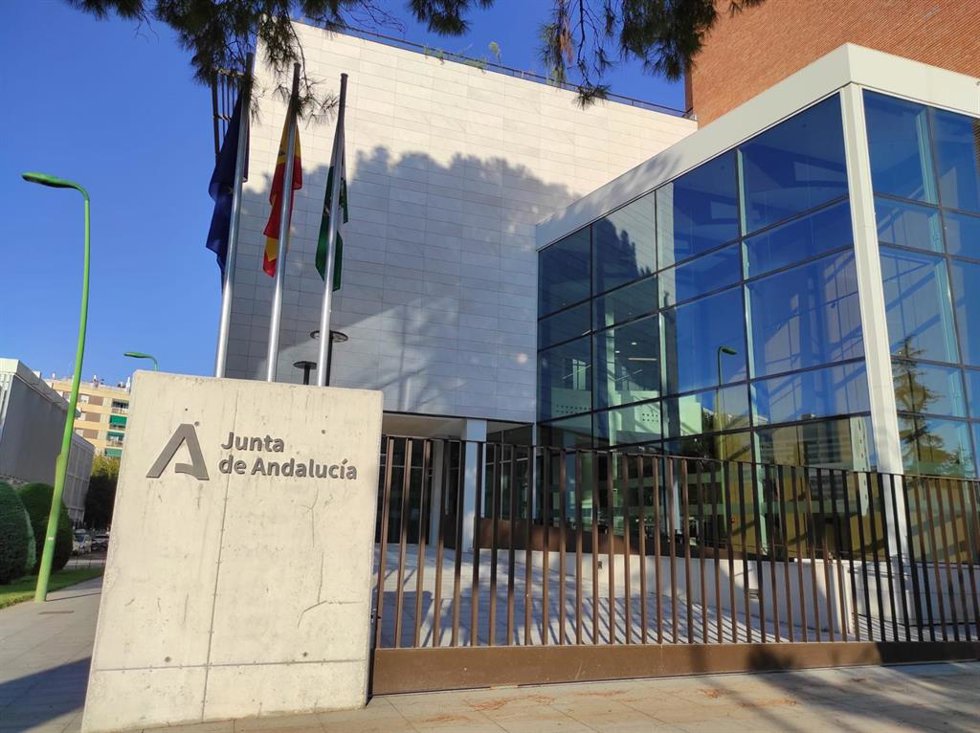El Edificio Administrativo Plaza de la Constitución, que acoge a la Delegación del Gobierno andaluz en Córdoba y a delegaciones territoriales de la Junta de Andalucía.