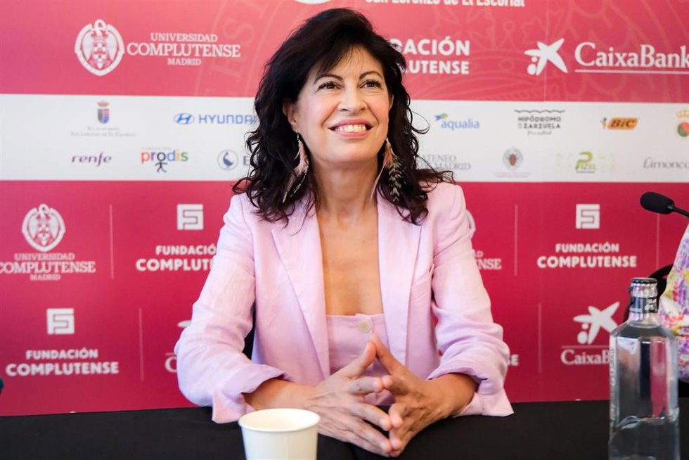 La ministra de Igualdad, Ana Redondo, durante la inauguración del curso ‘Violencia digital contra las mujeres’, en el Hotel Victoria, a 15 de julio de 2026, en San Lorenzo de El Escorial, Madrid (España). El curso se enmarca en los Cursos de Verano de la 