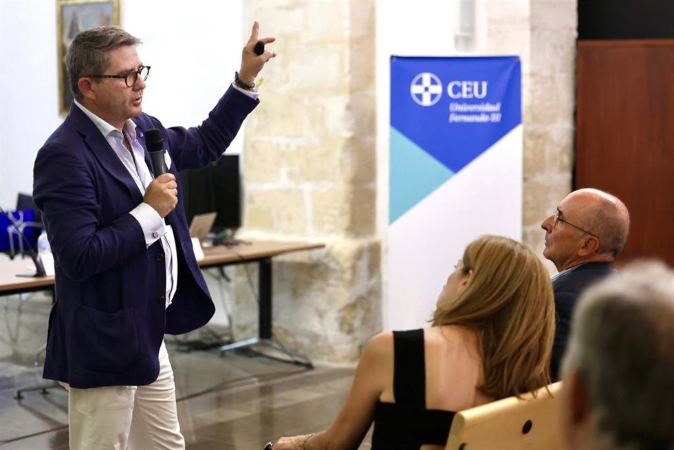 CEU Fernando III analiza el impacto económico y estratégico de la industria de defensa en su curso de verano