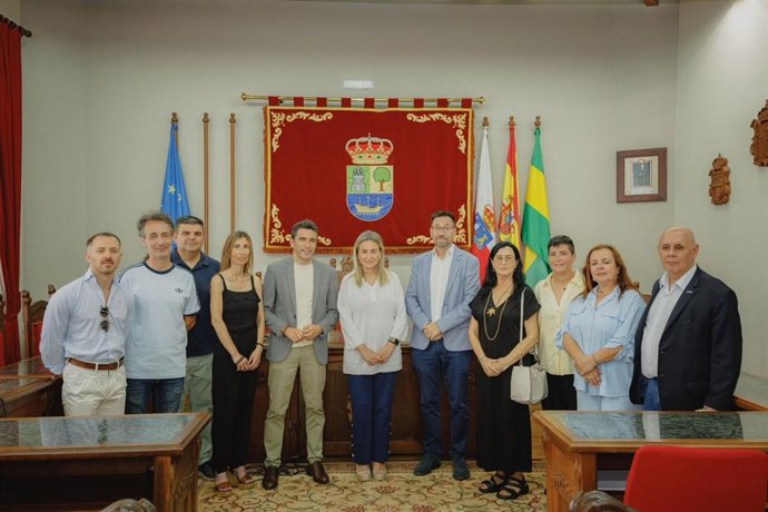 La ministra de Educación, Formación Profesional y Deportes, Milagros Tolón, durante su visita al Ayuntamiento de Colindres.