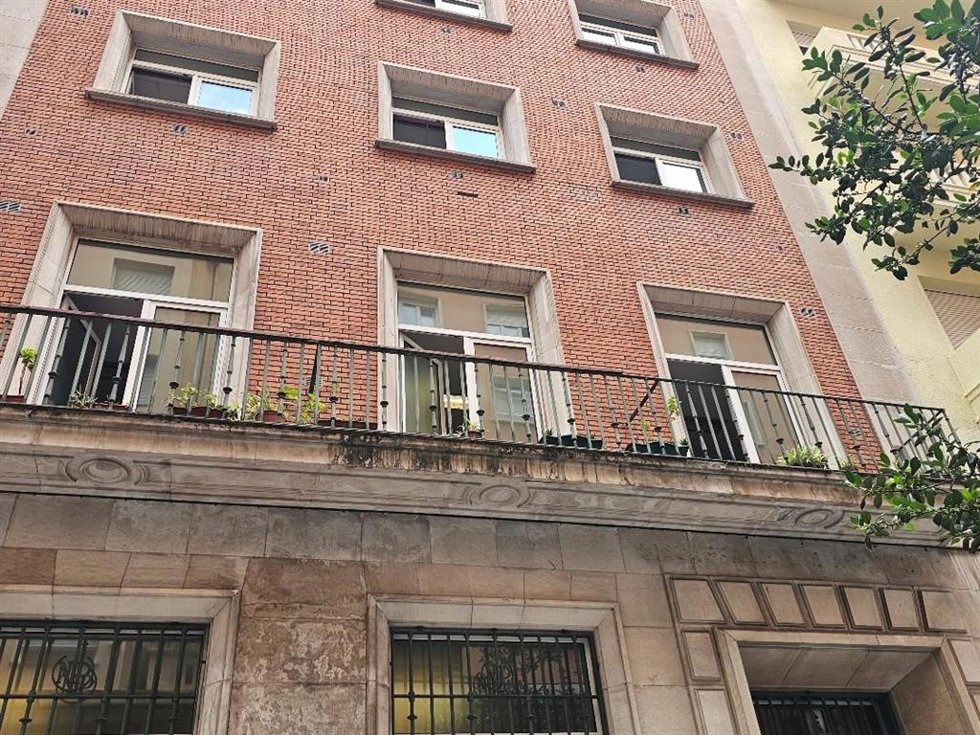 Fachada del edificio del Centro de Salud de Isabel II en Santander