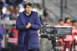 Futbol, Universidad Catolica vs Deportes La Serena Fecha 16, Liga de Primera 2026. El entrenador de Universidad Catolica Daniel Garnero, es fotografiado durante un partido de primera contra Deportes La Serena disputado en el estadio Claro Arena en
