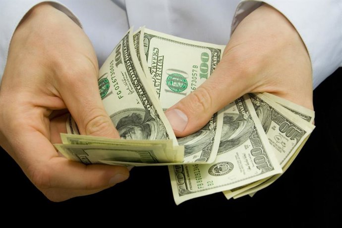 Archivo - Perú.- Dólar cae levemente al cierre de la semana ante menor tensión en Medio Oriente