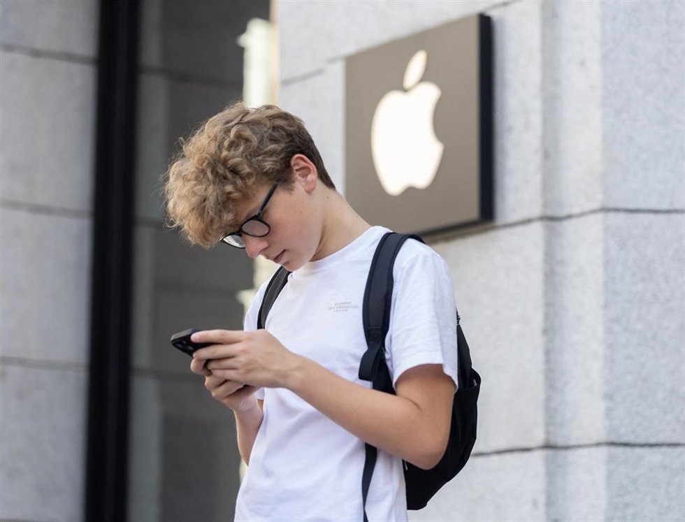 Fachada de una tienda de Apple, a 28 de julio de 2026, en Madrid (España). Apple ha alcanzado el valor de 4,93 billones de dólares en capitalización bursátil, lo que la convierte en la empresa más valiosa del mundo, después de que Nvidia sufriera una redu