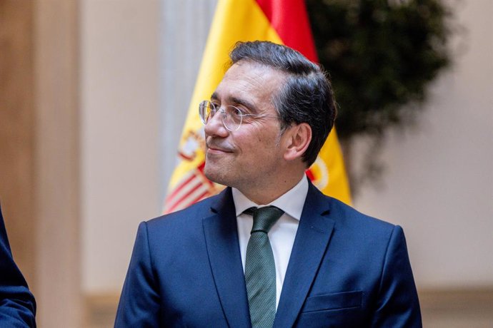 El ministro de Asuntos Exteriores, Unión Europea y Cooperación, José Manuel Albares, durante una reunión con el secretario de Estado de Asuntos Exteriores de la Commonwealth y de Desarrollo, Edward Samuel Miliband, en el Ministerio de Asuntos Exteriores, 