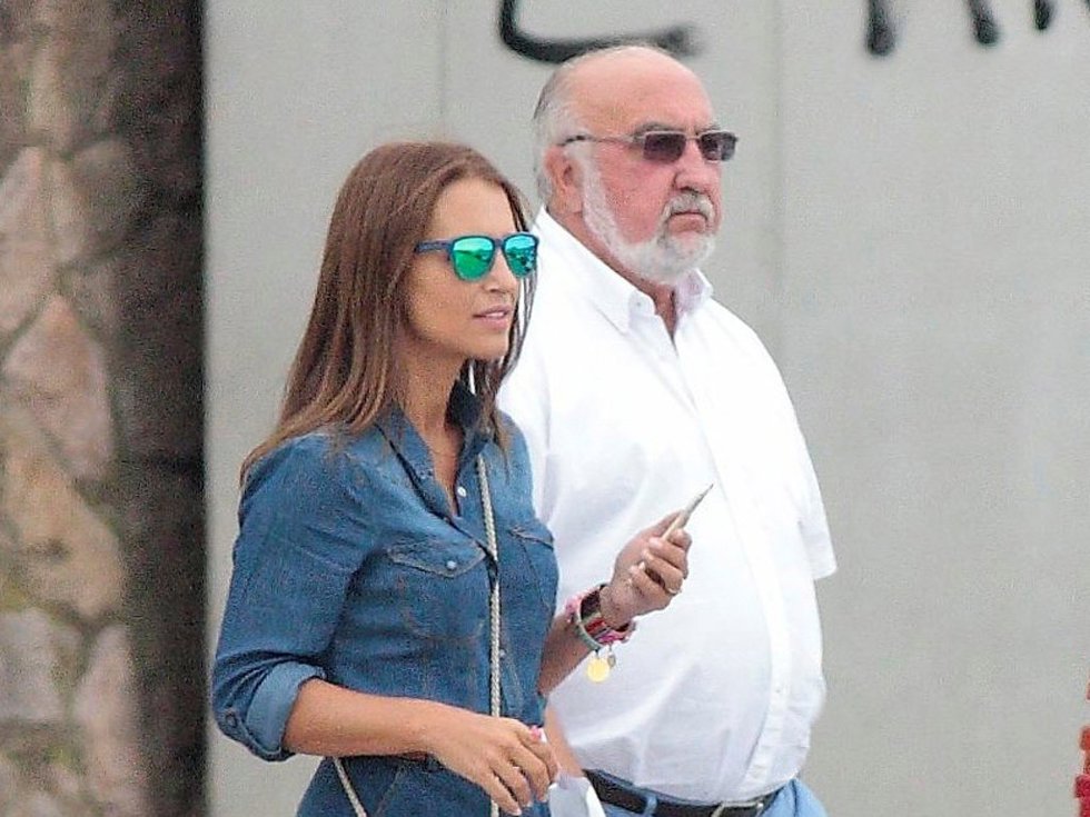 Archivo - Paula Echevarría junto a su padre, Luis, en su tierra natal. 16/8/2015