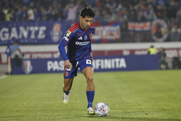 Futbol, Universidad de Chile vs Deportes Concepcion. Fecha 14, Liga de Primera 2026. El jugador de Universidad de Chile Javier Altamirano es fotografiado durante el partido de la Liga de Primera contra Deportes Concepcion disputado en el estadio Nacional
