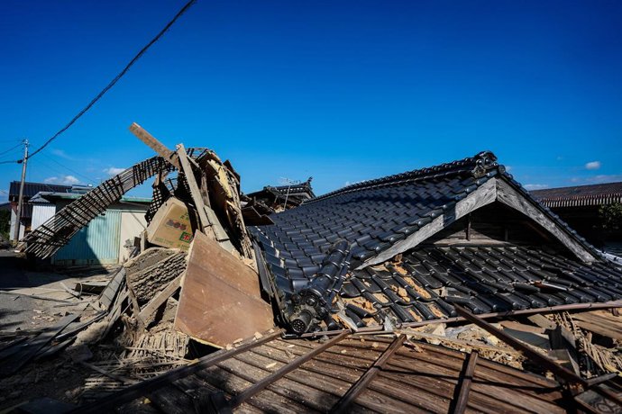 Estralls causats pel terratrèmol de magnitud 7,1 que va sacsejar el dimarts el sud-oest de Japó