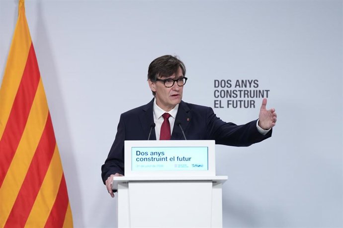 El presidente de la Generalitat, Salvador Illa, en una rueda de prensa de balance del curso político, en el Palau de la Generalitat