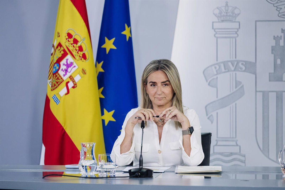 Tolón apoya la concentración de las AMPA de centros cántabros ante la Consejería en contra los recortes