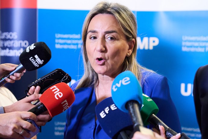 La ministra de Educación, Milagros Totón