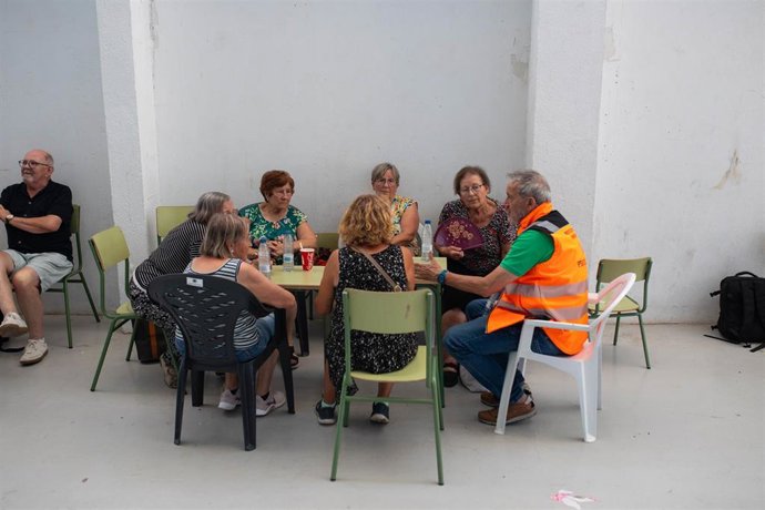 Personas evacuadas durante un incendio forestal, a 30 de julio de 2026, en Bermillo de Sayago, Zamora, Castilla y León (España). 