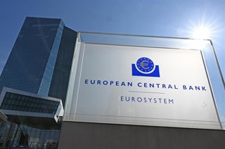 Archivo - FILED - 19 March 2026, Hesse, Frankfurt_Main: A sign reading "European Central Bank - Eurosystem" stands in front of the European Central Bank (ECB) in Frankfurt. Photo: Michael Brandt/dpa
